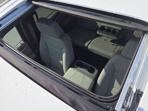 Used 2023 GMC Sierra 1500 SLT w/ SLT Premium Package image 4