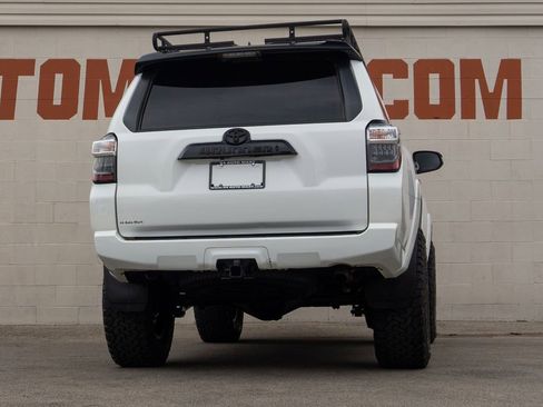 Used 2021 Toyota 4Runner Venture w/ Moonroof Package image 5
