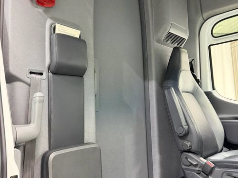 Used 2024 Rivian Delivery 500 FWD image 16