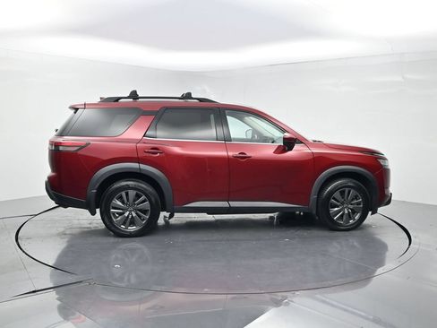 Used 2022 Nissan Pathfinder SV w/ SV Black Package FWD image 4