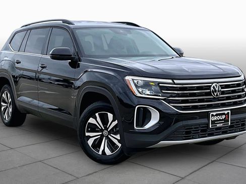 Used 2024 Volkswagen Atlas SE image 3