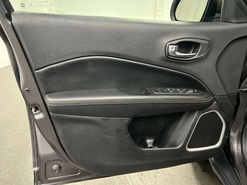 Used 2019 Jeep Compass Latitude w/ Popular Equipment Group image 21