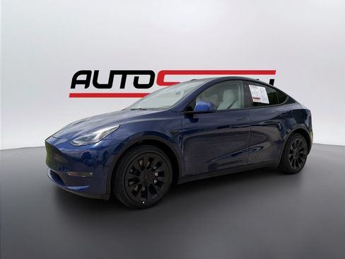 Used 2023 Tesla Model Y Long Range AWD/4WD image 1