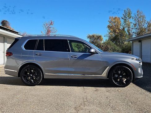 Used 2024 BMW X7 xDrive40i image 8