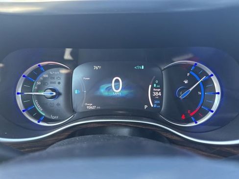 Used 2021 Chrysler Pacifica Limited w/ Premium & Safety Sphere Group FWD image 9