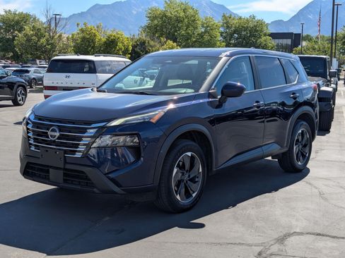 Used 2024 Nissan Rogue SV AWD/4WD image 10