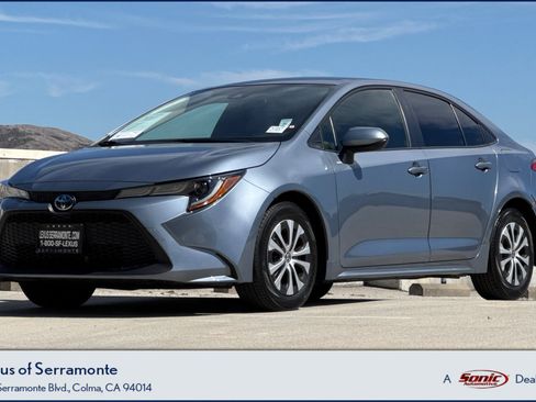 Used 2022 Toyota Corolla LE FWD image 1