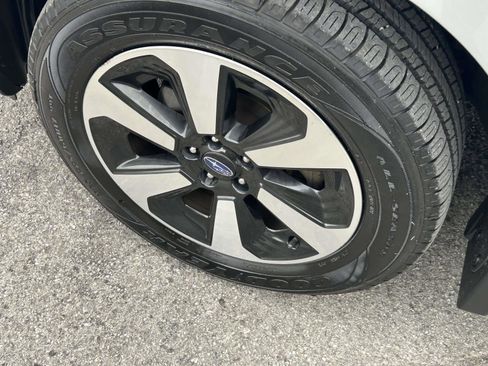 Used 2017 Subaru Forester 2.5i Limited image 9