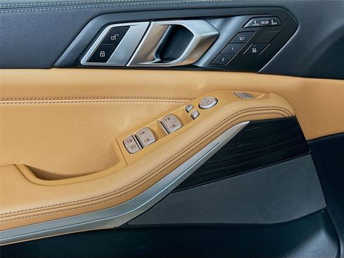 Certified 2024 BMW X7 xDrive40i w/ Premium Package image 18