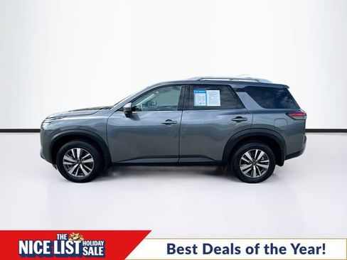Used 2024 Nissan Pathfinder SL w/ Black Appearance Package image 4