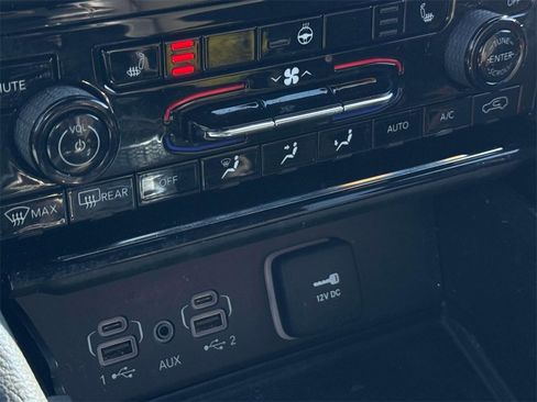 Used 2023 Jeep Grand Cherokee L Laredo image 25