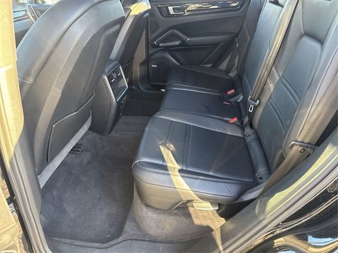 Used 2019 Porsche Cayenne Base image 14
