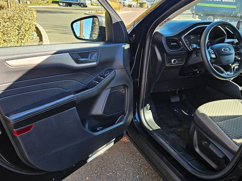 Used 2022 Ford Escape SE image 12