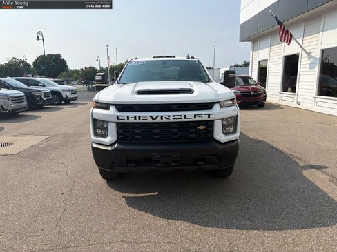 Used 2021 Chevrolet Silverado 2500 Custom w/ Custom Value Package AWD/4WD image 2