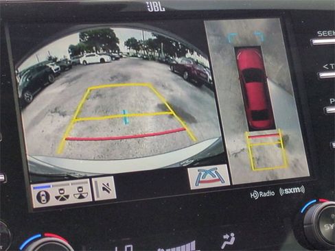 Used 2020 Toyota Camry XLE image 24