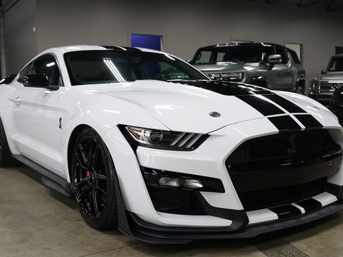Used 2022 Ford Mustang Shelby GT500 w/ Technology Package RWD image 7