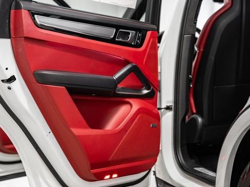 Used 2021 Porsche Cayenne Turbo image 33