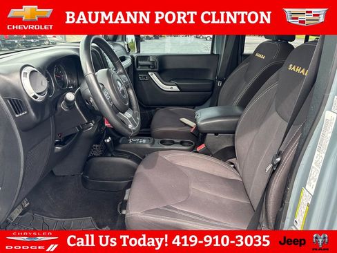 Used 2014 Jeep Wrangler Unlimited Sahara w/ Dual Top Group AWD/4WD image 10