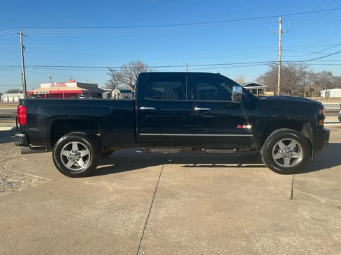 Used 2019 Chevrolet Silverado 2500 LT w/ Custom Sport Edition image 5