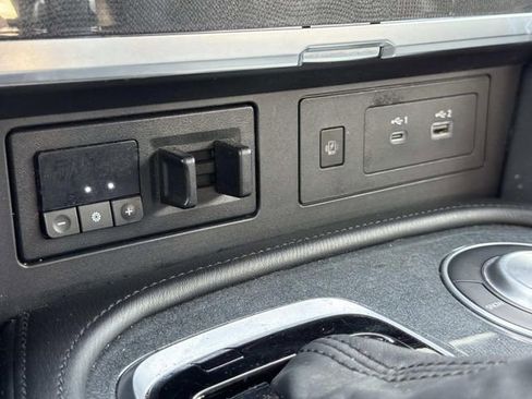 Used 2022 Nissan Armada SV image 27