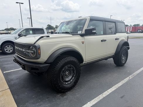 Certified 2025 Ford Bronco Badlands w/ Matte Film Protection Package AWD/4WD image 1