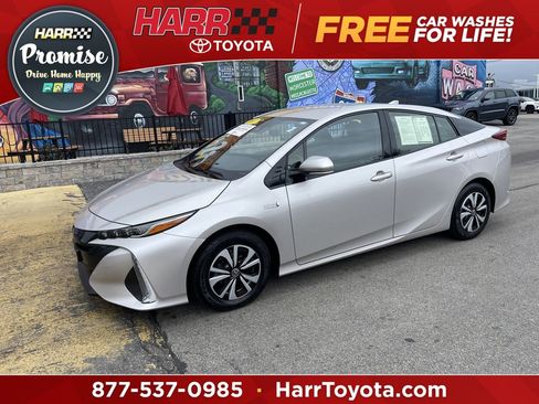 Used 2017 Toyota Prius Prime Premium image 1