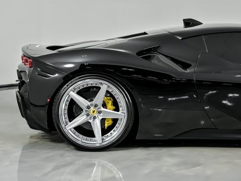 Used 2022 Ferrari SF90 Stradale image 13