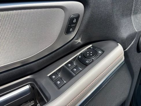 Used 2025 Ford Expedition Active AWD/4WD image 19