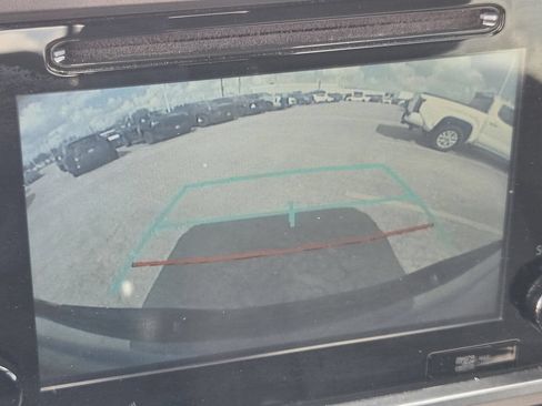 Used 2018 Toyota Tacoma TRD Off-Road AWD/4WD image 18