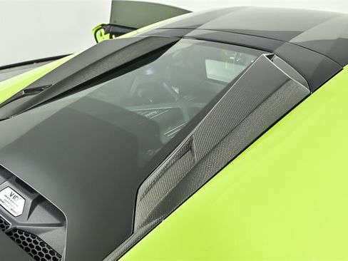 Used 2022 Lamborghini Huracan EVO RWD image 19