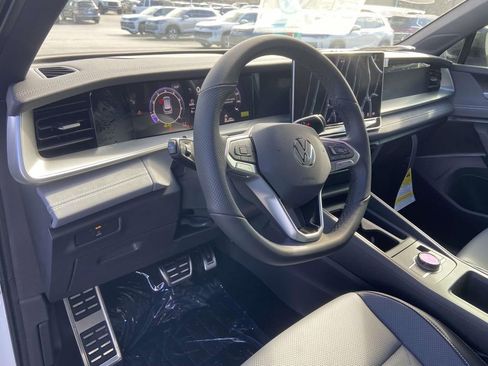 New 2026 Volkswagen Tiguan SE R-Line FWD image 15