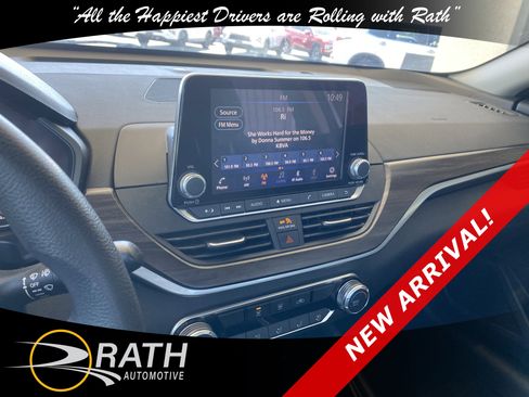 Used 2024 Nissan Altima 2.5 SV AWD/4WD image 13