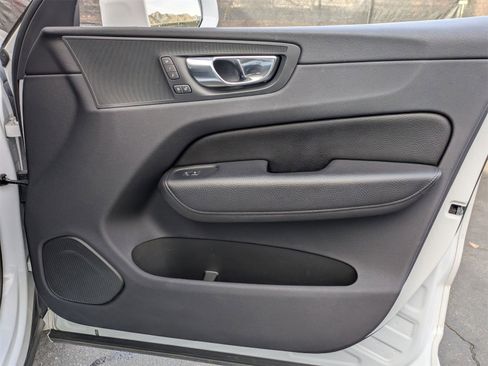 Used 2019 Volvo XC60 T5 Momentum w/ Premium Package image 20