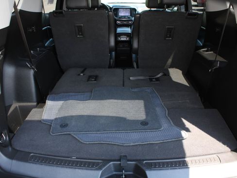 Used 2021 GMC Acadia AT4 w/ Preferred Package AWD/4WD image 8