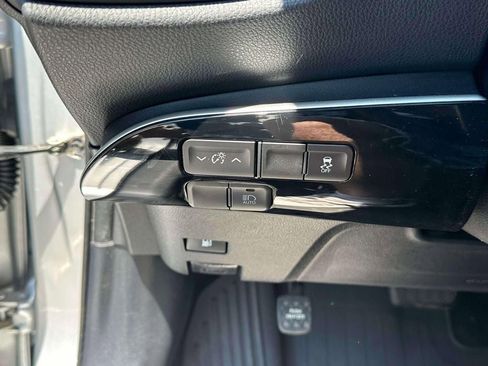 Used 2018 Toyota Prius One w/ Carpet Mat Package FWD image 18