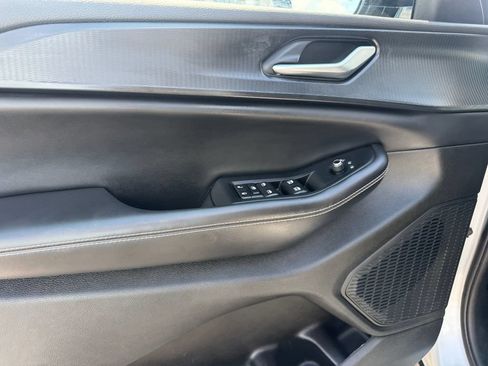 Used 2023 Jeep Grand Cherokee Altitude AWD/4WD image 5