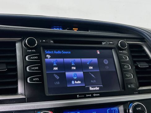 Used 2019 Toyota Highlander XLE FWD image 27
