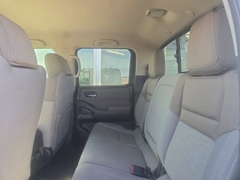 Used 2024 Nissan Frontier SV w/ SV Convenience Package image 6