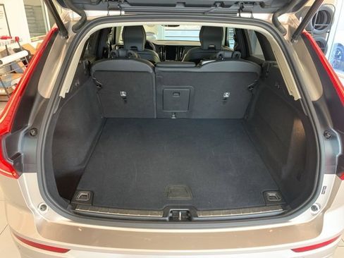 Certified 2025 Volvo XC60 B5 Plus image 6