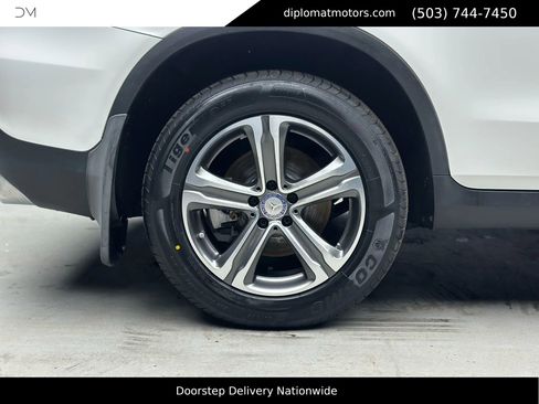 Used 2017 Mercedes-Benz GLC 300 4MATIC image 31