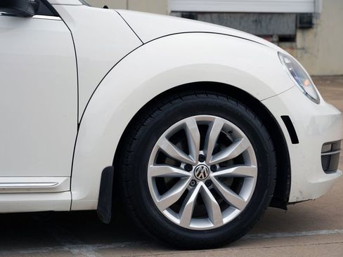 Used 2013 Volkswagen Beetle TDI FWD image 28