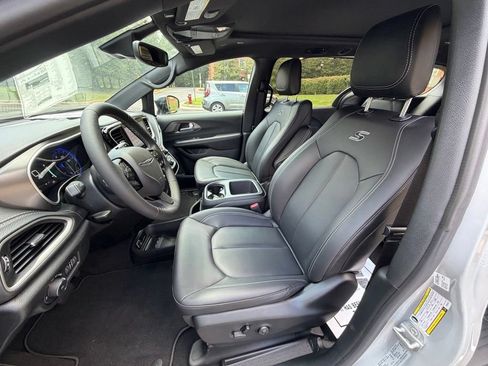New 2026 Chrysler Pacifica Select w/ S Appearance Package FWD image 16