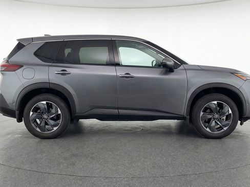 Used 2025 Nissan Rogue SV image 11