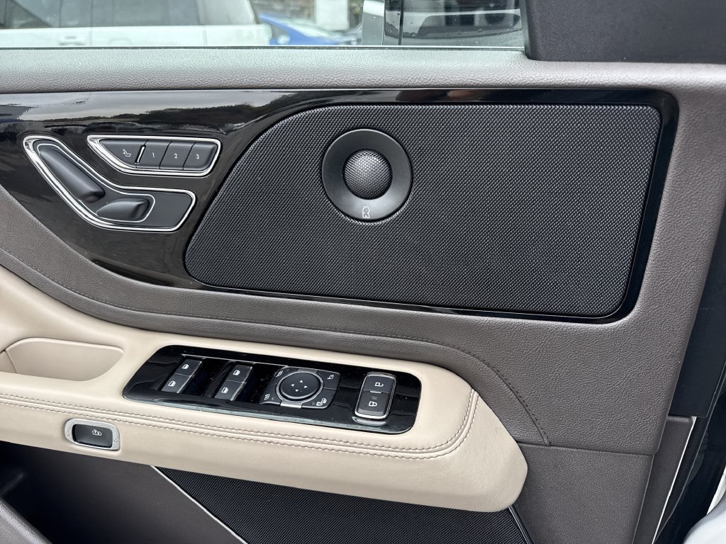 Used 2023 Lincoln Aviator Reserve w/ Elements Package Plus AWD/4WD image 29