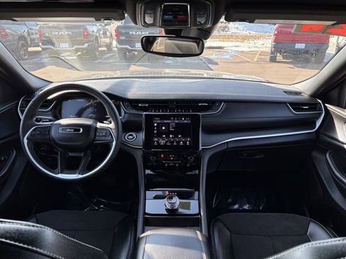 Certified 2024 Jeep Grand Cherokee L Laredo image 18