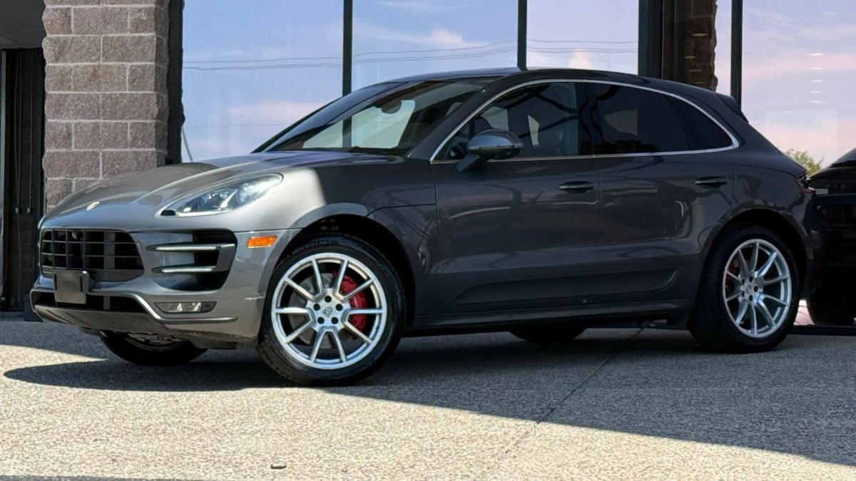 Used 2016 Porsche Macan Turbo AWD/4WD image 3