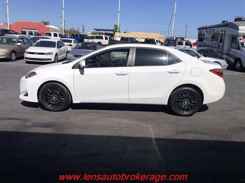 Used 2018 Toyota Corolla LE FWD image 5