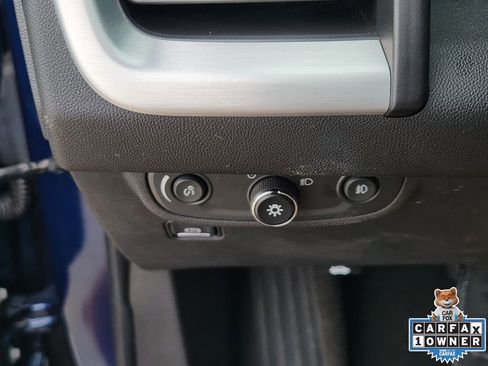 Used 2023 GMC Terrain SLT image 28