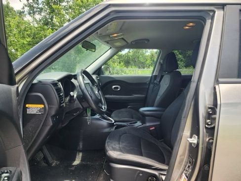 Used 2017 Kia Soul + FWD image 8