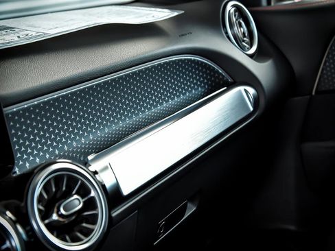 Certified 2025 Mercedes-Benz GLB 250 4MATIC image 24